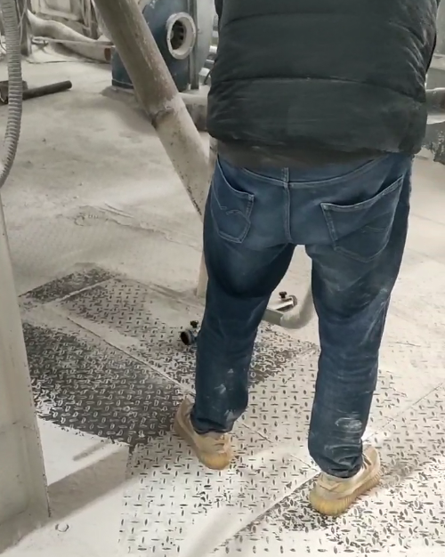 江蘇某新材料公司采購(gòu)7.5kw脈沖吸塵器 江蘇某新材料公司采購(gòu)7.5kw脈沖吸塵器